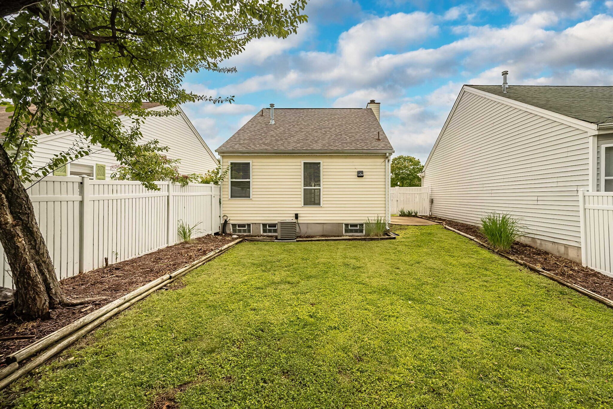 Building Photo - 2666 Liberty Gardens Dr