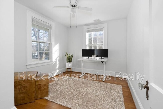 Building Photo - 1807 Sunset Dr