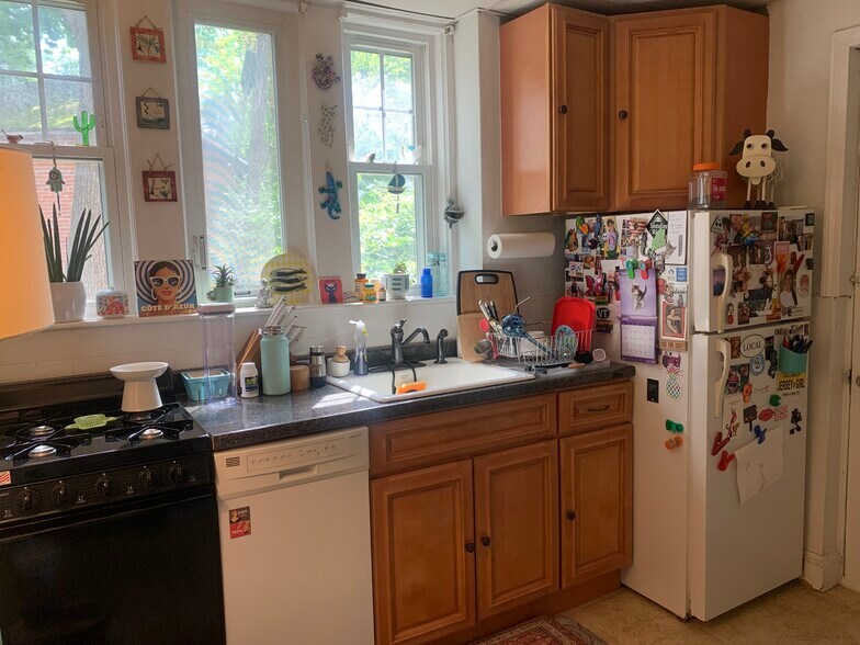 Building Photo - 48 Robinwood Ave
