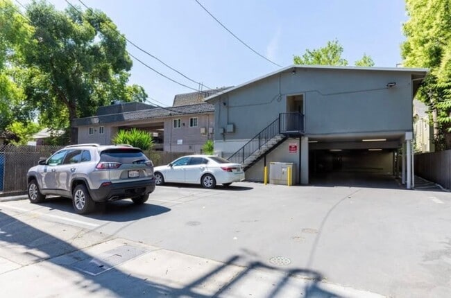 Building Photo - 1321 E St