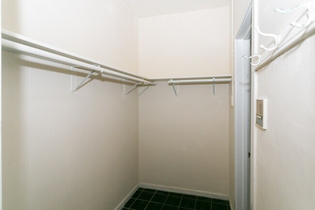 Building Photo - 4856 N Damen Ave