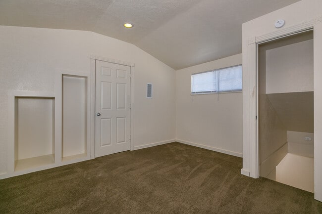 Building Photo - Adorable 3 Bedroom Home in Sunset Addition!