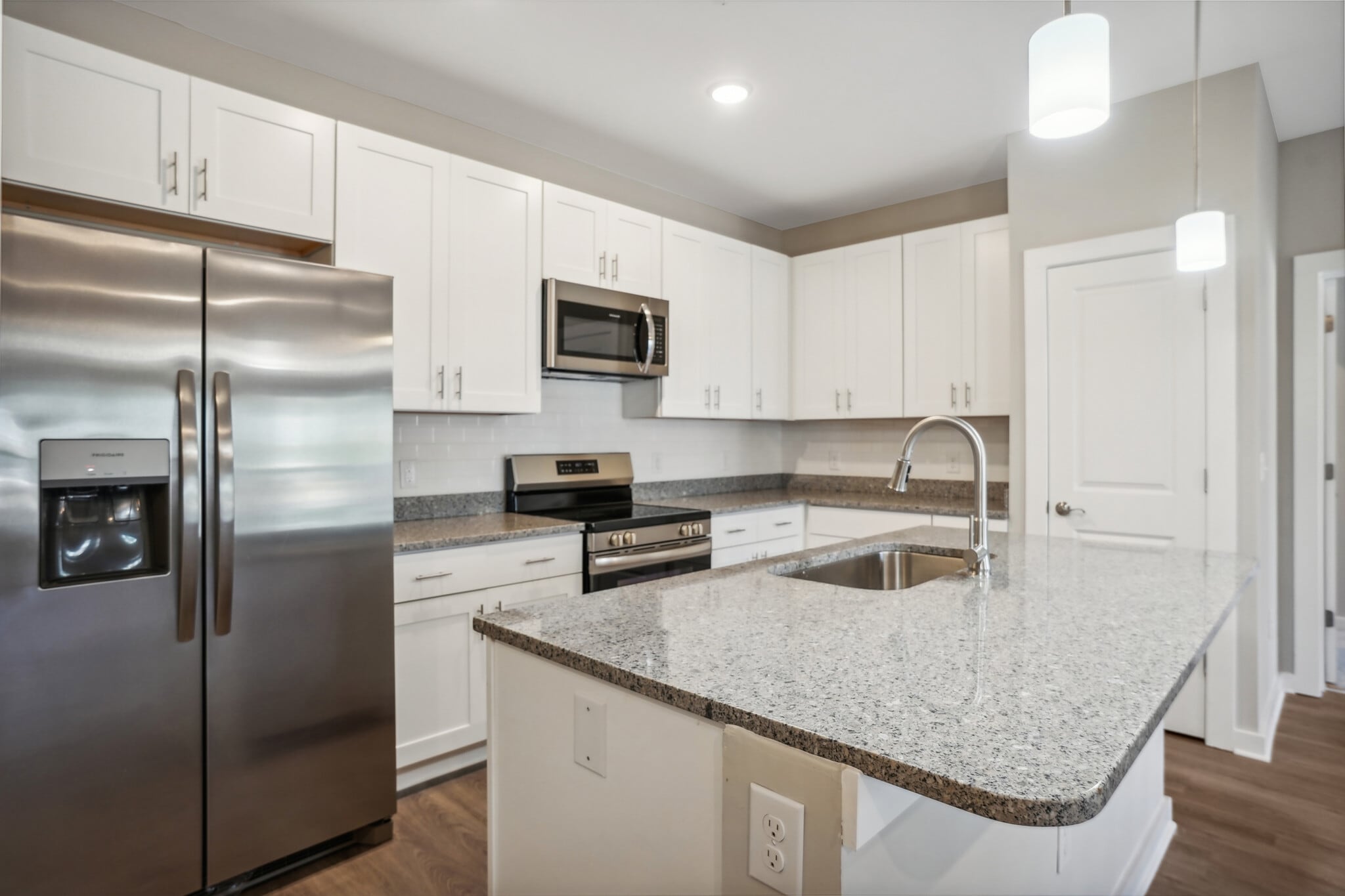 Building Photo - Oak Tree Apartments and Townhomes