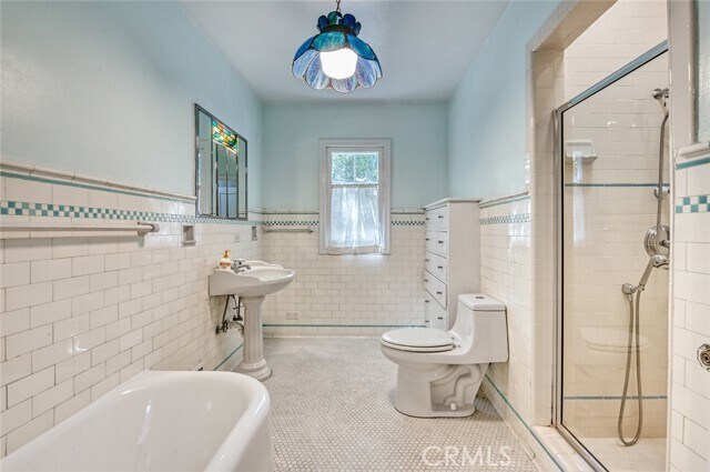 Building Photo - 1096 Armada Dr