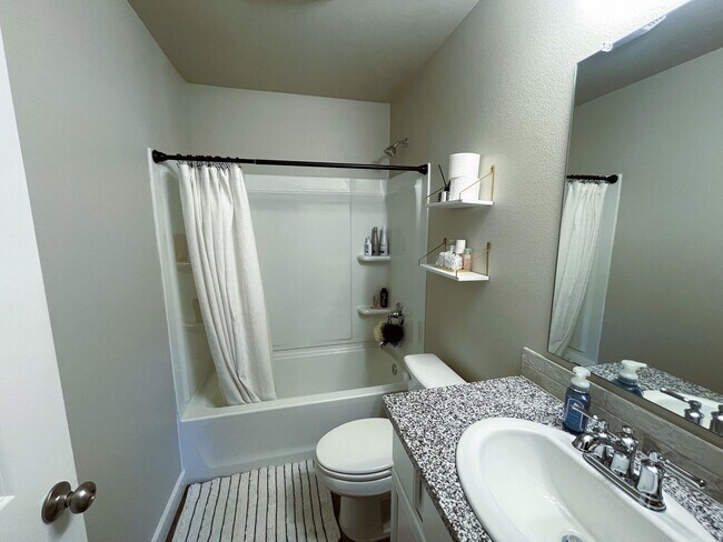 Building Photo - Stunning Two Bedroom Home In Bell Farms!