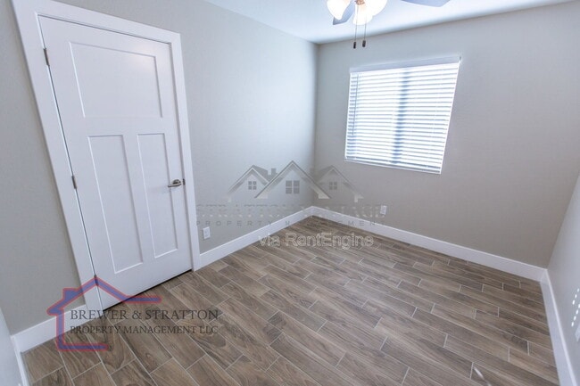 Building Photo - 2334 W Romley Rd