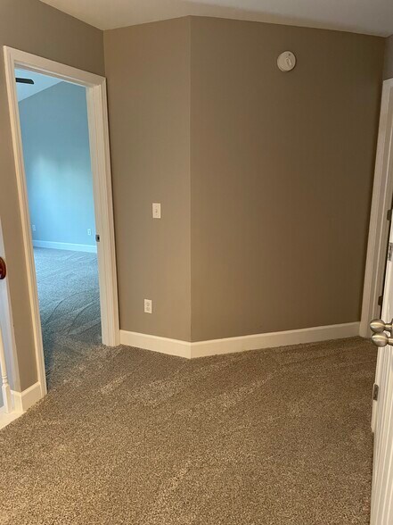 Building Photo - 940 Sunny Slope Trace