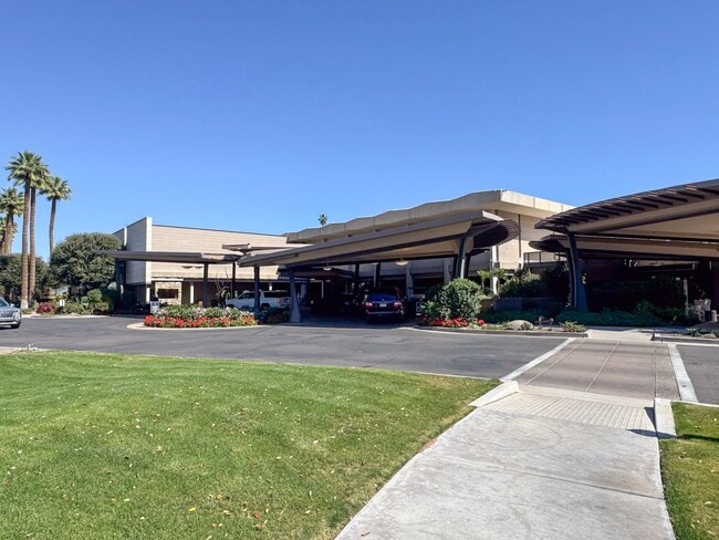 Building Photo - 2Bed/1Bath House at AZ-51/Thomas Rd! -- NO HOA! FENCED-IN YARD! -- NO APPLICATION FEE!