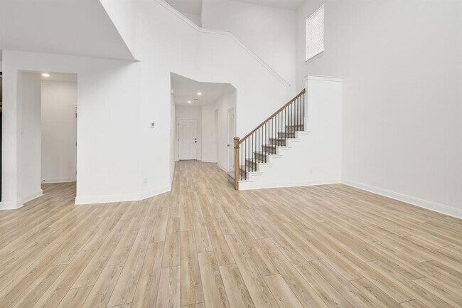 Building Photo - 113 King Thistle Ct