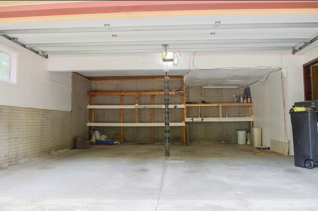 Building Photo - 820 Indian Hills Dr