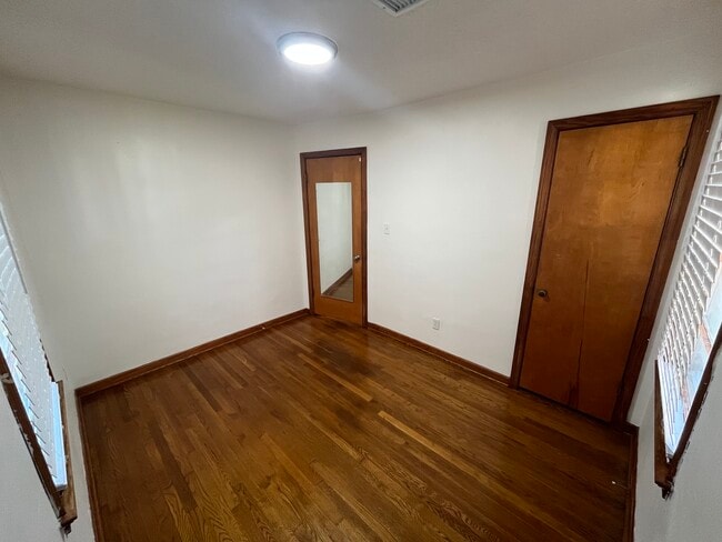 Building Photo - 3332 Macdonald Rd