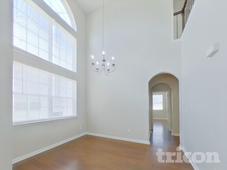 Building Photo - 4715 Abercromby St