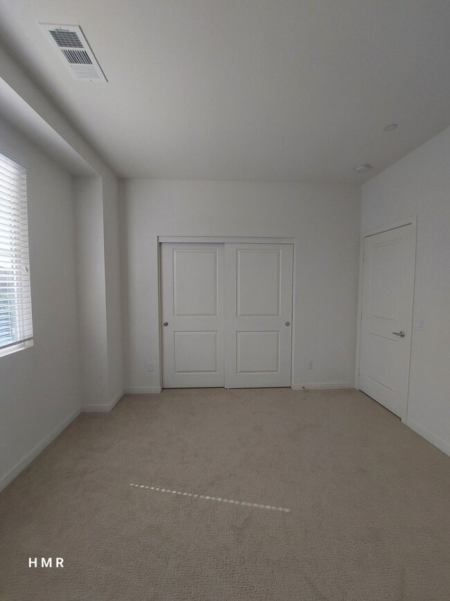 Building Photo - Charming 4 bed 2.5 bath in Anaheim! MUST S...