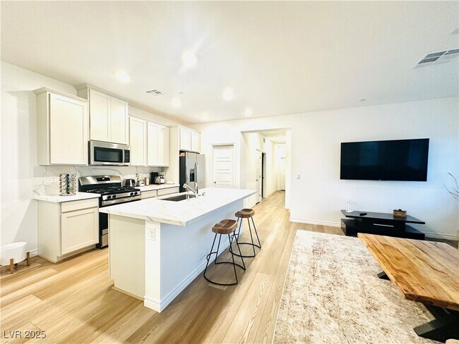 Building Photo - 600 Carriage Hill Dr