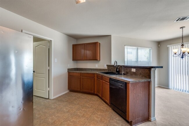 Building Photo - 8620 Star Thistle Dr