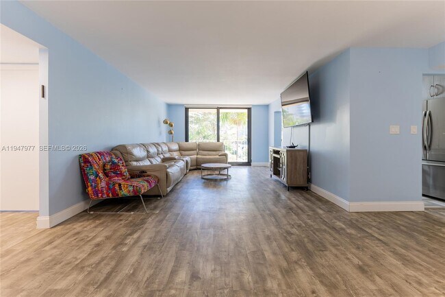 Building Photo - 290 174th St St