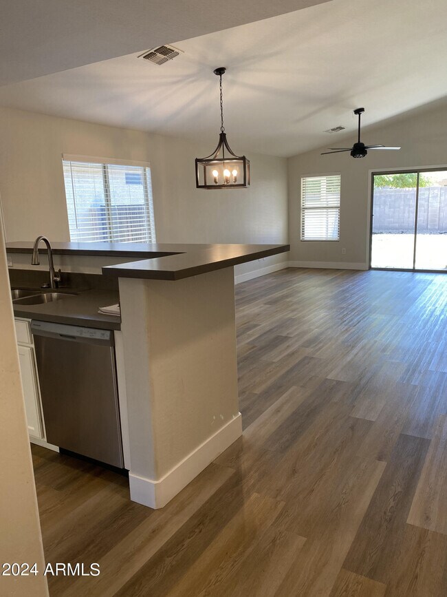 Building Photo - 1755 W Desert Canyon Dr