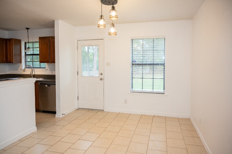 Building Photo - 9151 McFarland Ct