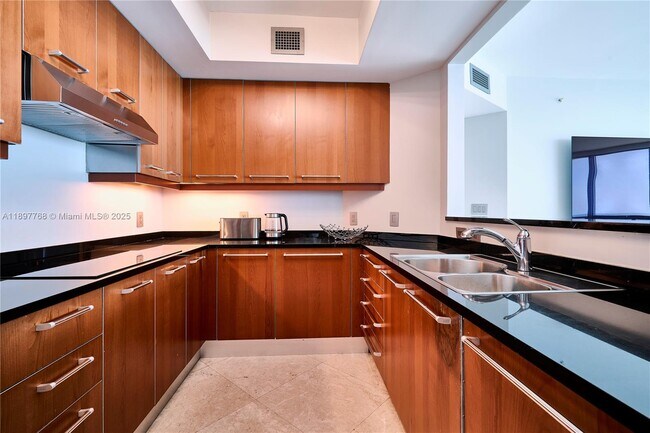 Building Photo - 3101 S Ocean Dr