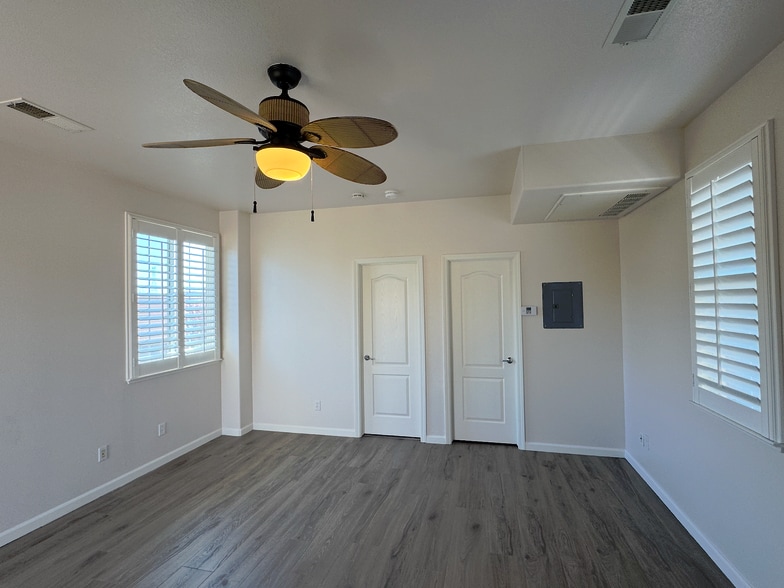 Building Photo - 606 Leah Ln