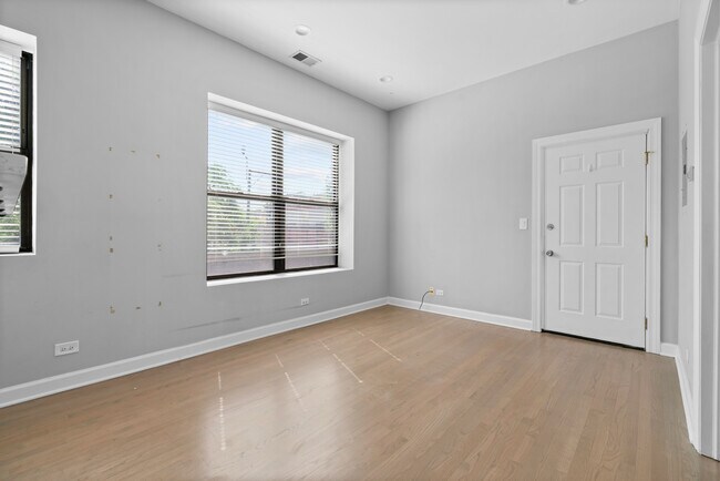 Building Photo - 948 N Washtenaw Ave