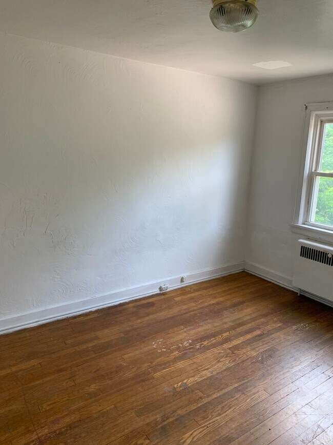 Building Photo - 3265 Sunset Blvd