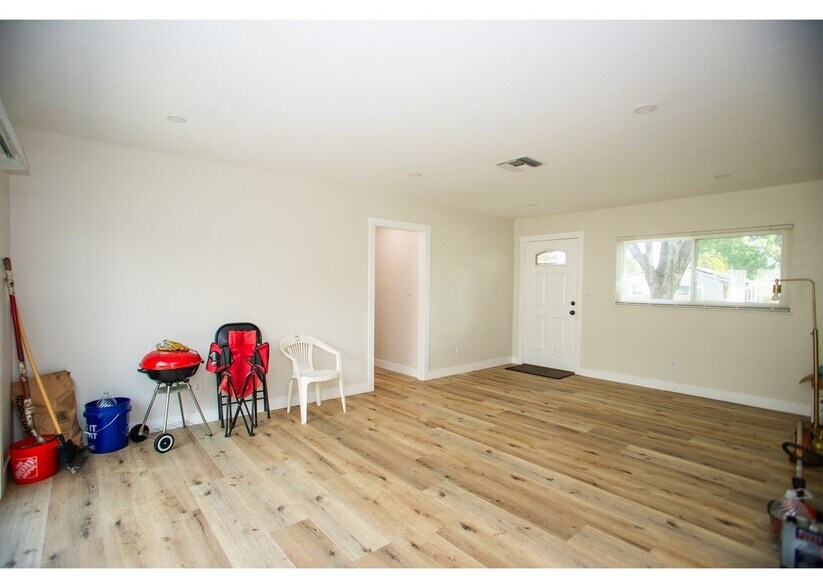 Building Photo - 496 W 48th St
