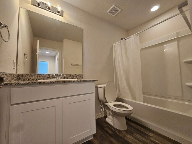 Building Photo - SHORT TERM /FREE RENT CALL FOR DETAILS