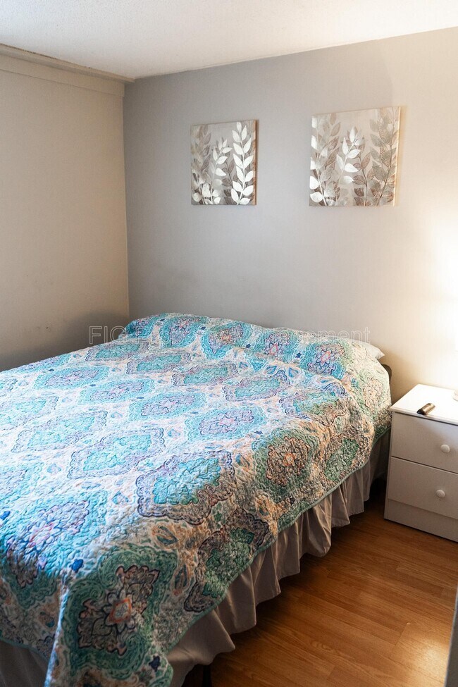 Building Photo - 707 W Race St