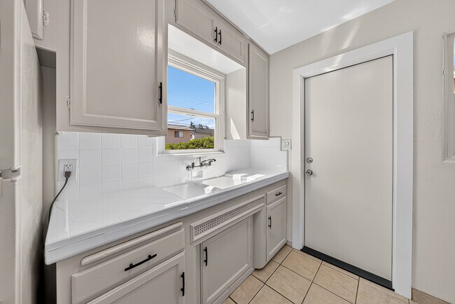 Building Photo - 3630 Highland Ave