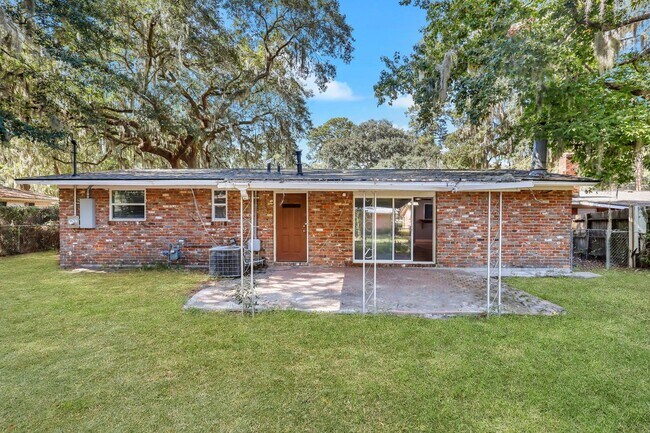 Building Photo - Ranch Home off of Skidaway Rd.