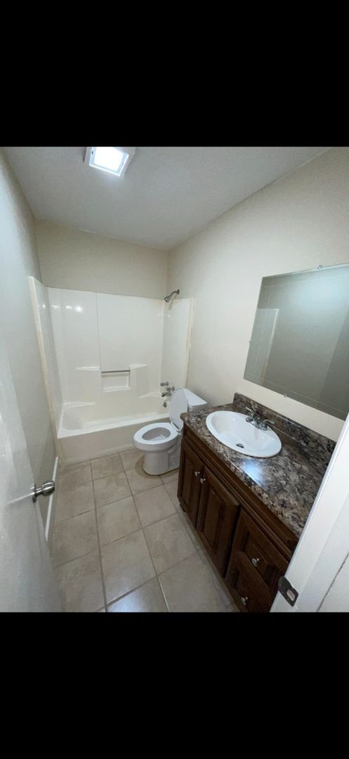 Building Photo - Charming 3BR House in Columbus