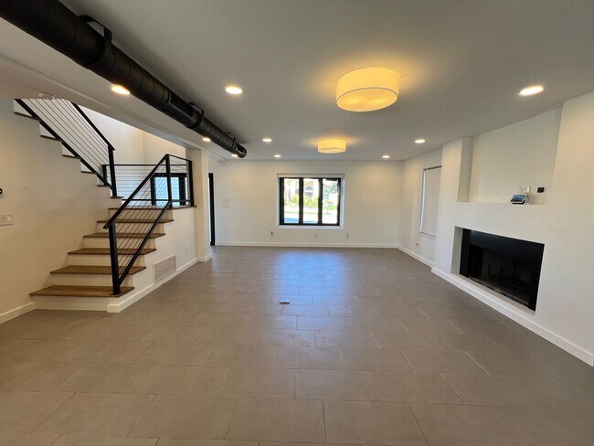 Building Photo - POOL HOME IN SHEFFIELD ESTATES!