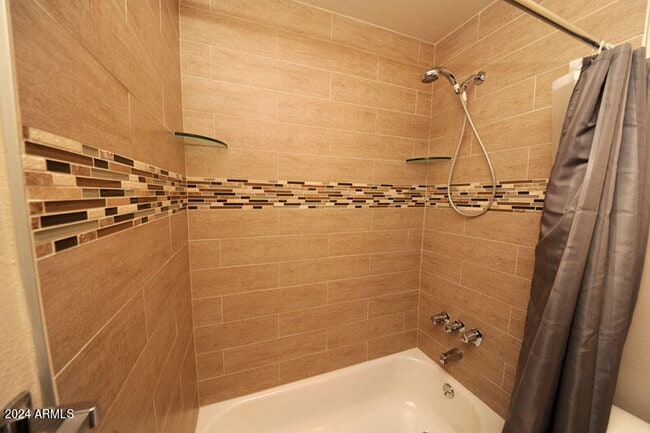 Building Photo - 1320 E Bethany Home Rd