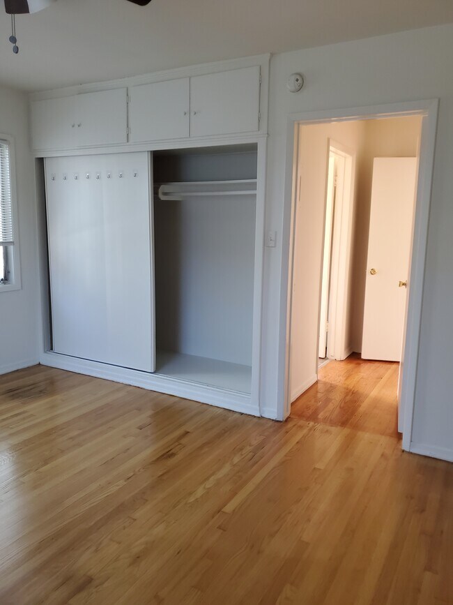 Building Photo - 558 Midvale Ave