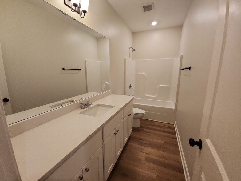 Building Photo - 390 N Liberty St