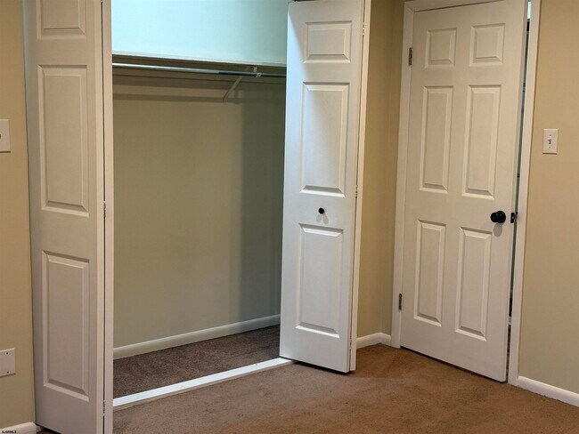 Building Photo - 104 Vail Ct