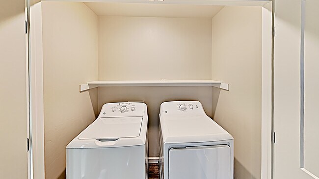 Building Photo - 3 Bedroom 2 Bath Duplex Near Tinker AFB!