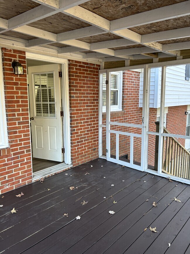 Building Photo - 702 62nd Ave N