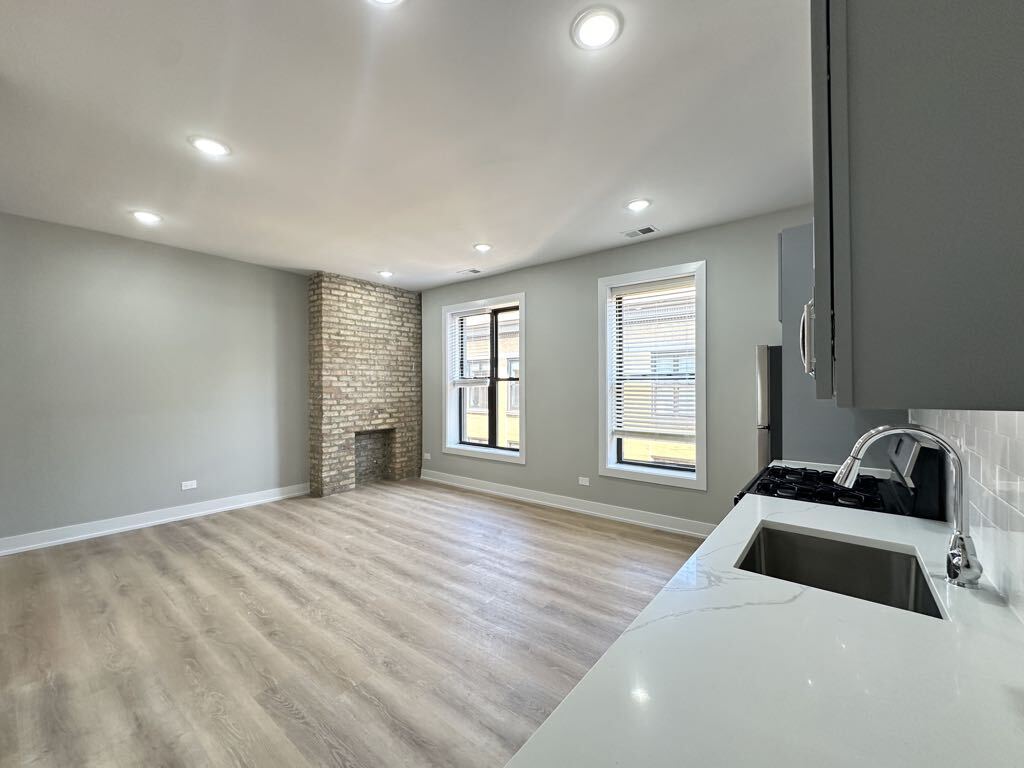 Building Photo - 443 W Belden Ave