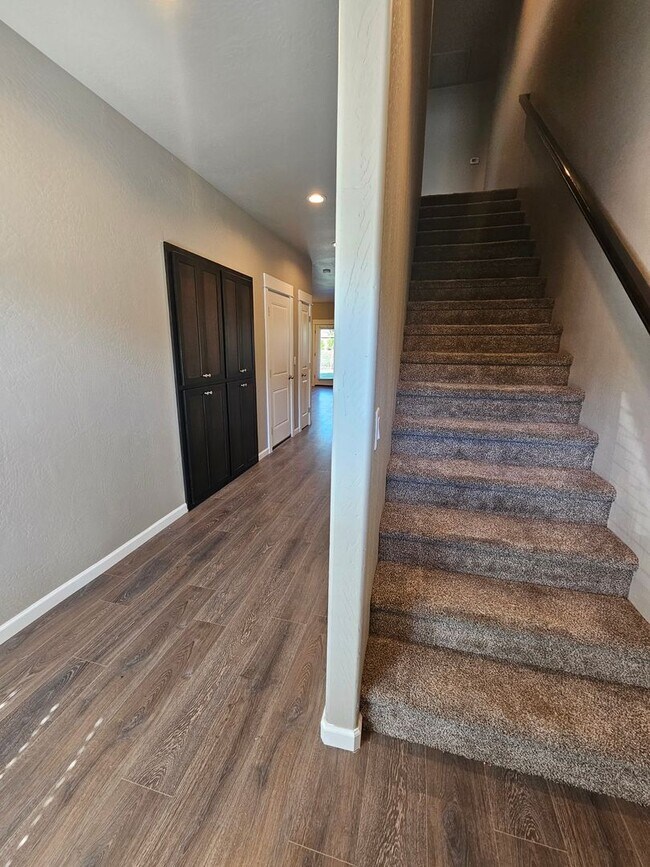 Building Photo - 3567 Juanipero Way