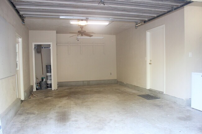 Building Photo - PRE-LEASING 8/1/18   Great Updated 4 Bedroom Home