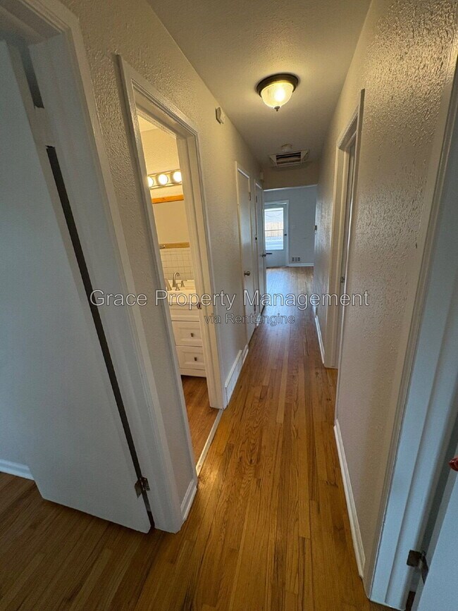 Building Photo - 1540 E 112th Pl