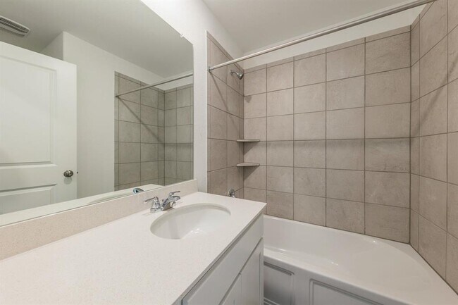 Building Photo - 602 Waterway Ave