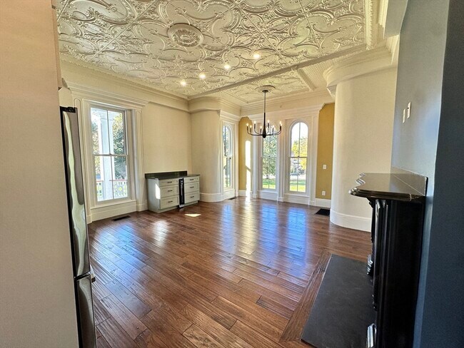 Building Photo - 11 Lowell Rd