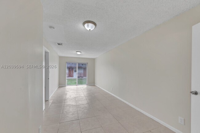 Building Photo - 2610 Riverland Dr