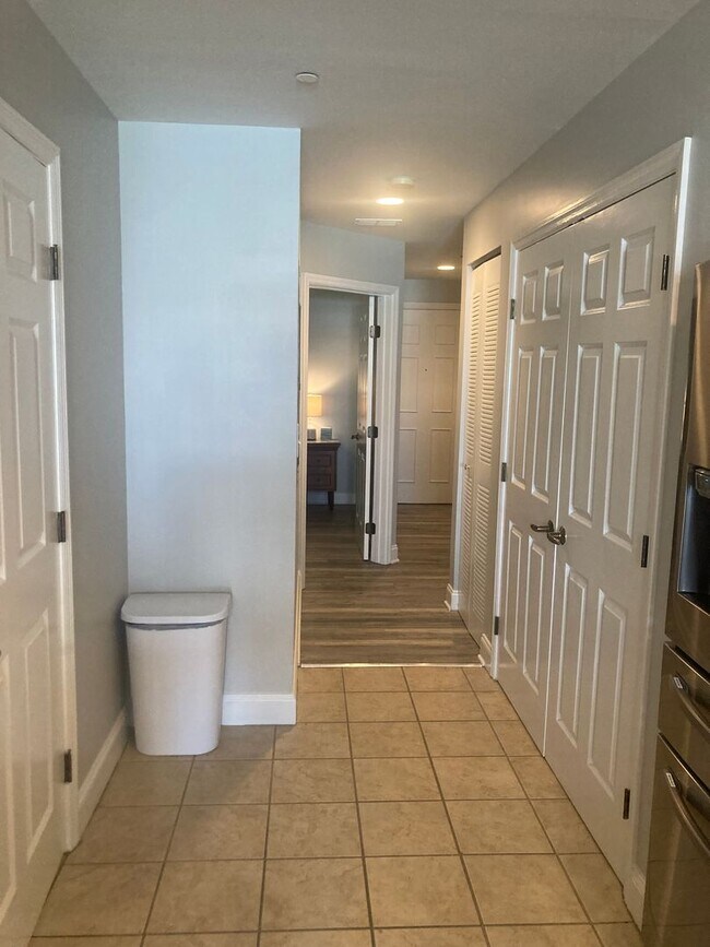 Building Photo - Tallahassee Center 713