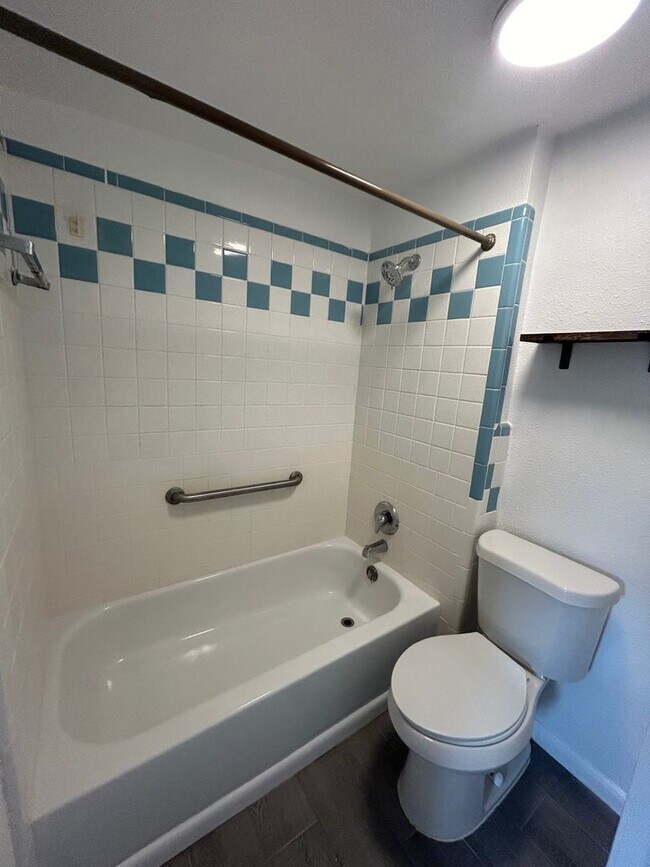 Building Photo - Charming 4 Bed, 3 Bath Home + Bonus 1 Bed/1 Bath Casita!