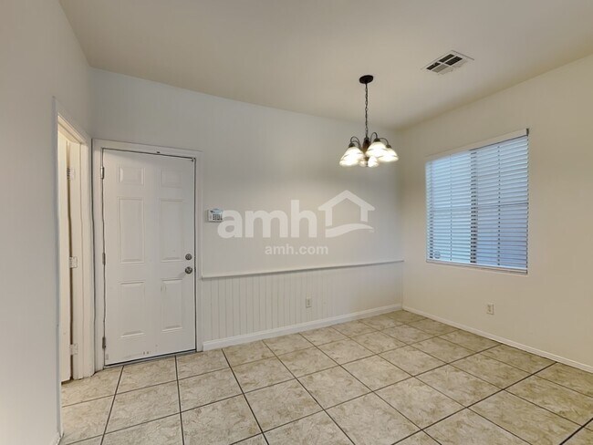 Building Photo - 611 Desert Silk Ct