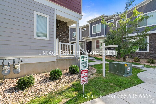 Building Photo - 15524 Trumpet Ln